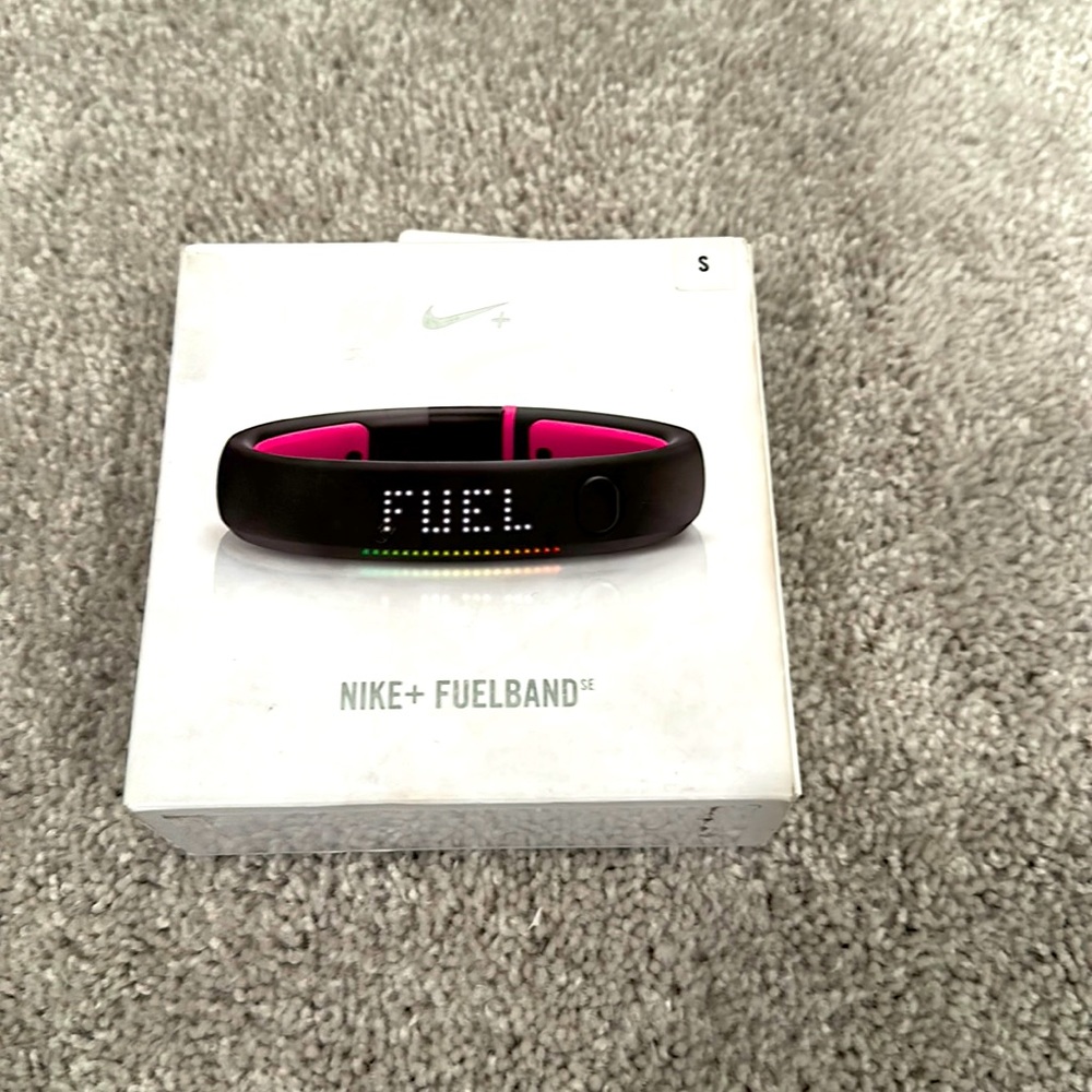 Nike fuel band, new! never used, pink sz S/P